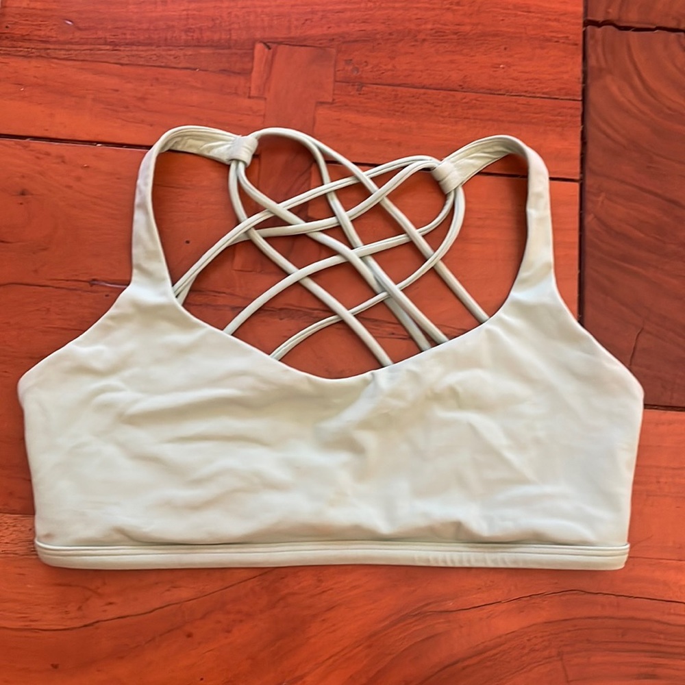 Lululemon Free to be Wild bra. Size 8 pale turquoise